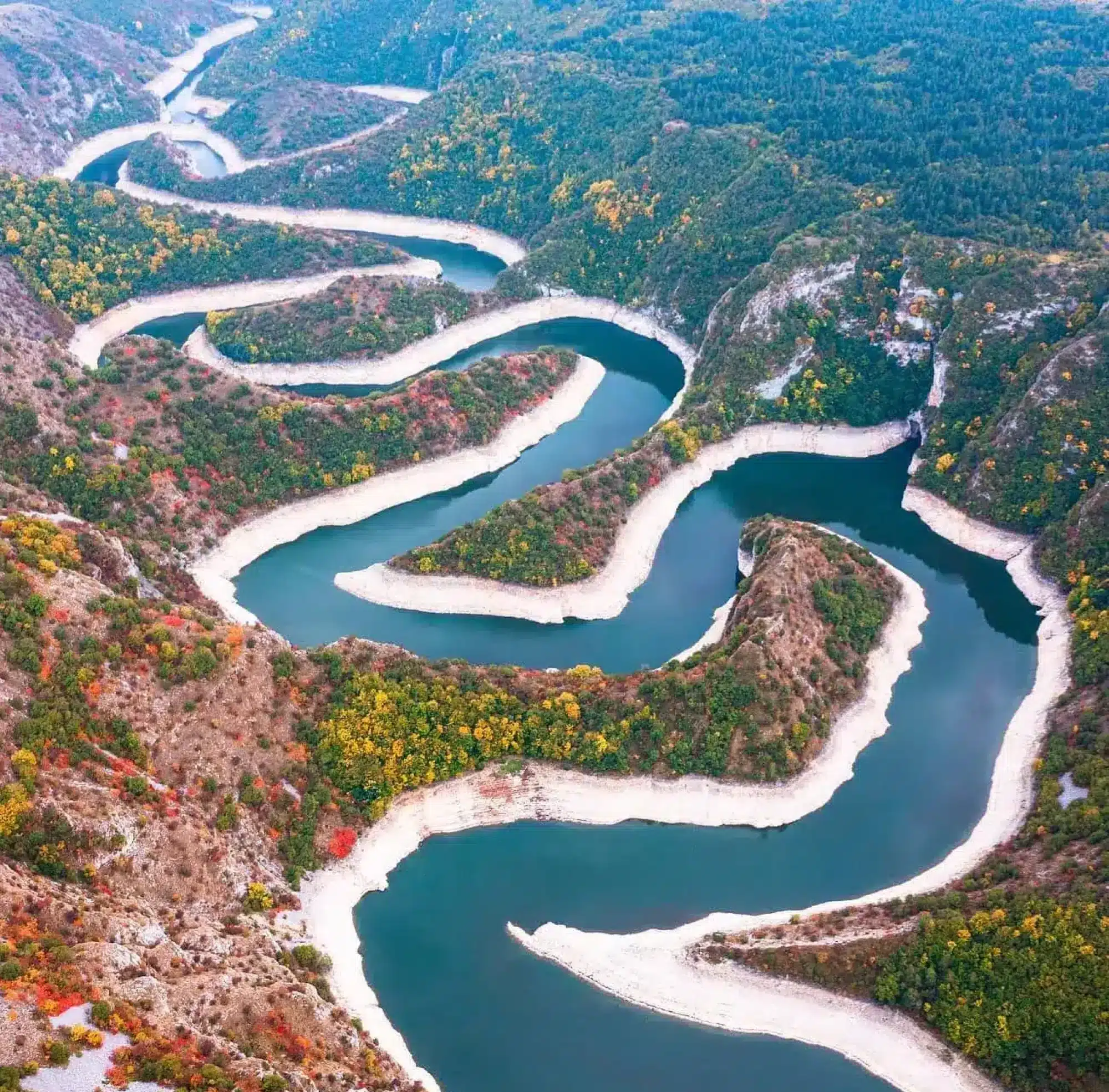 Čarobni Pogled na Kanjon Uvca – Dom Beloglavog Supa i Netaknute Prirode